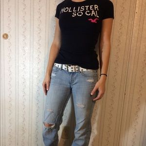 Hollis tee shirt ripped jeans boot/shoes
